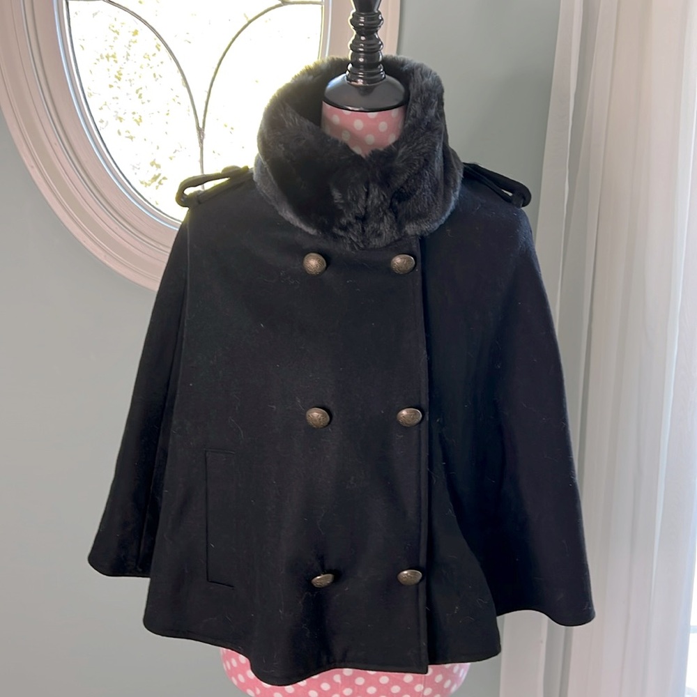 Bebe Outerwear Capelet Size M/L